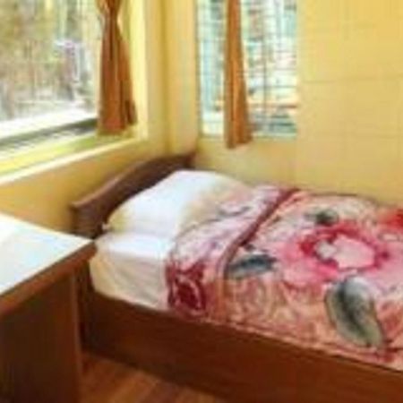 Yee Shin Guest House Hsipaw Exteriör bild