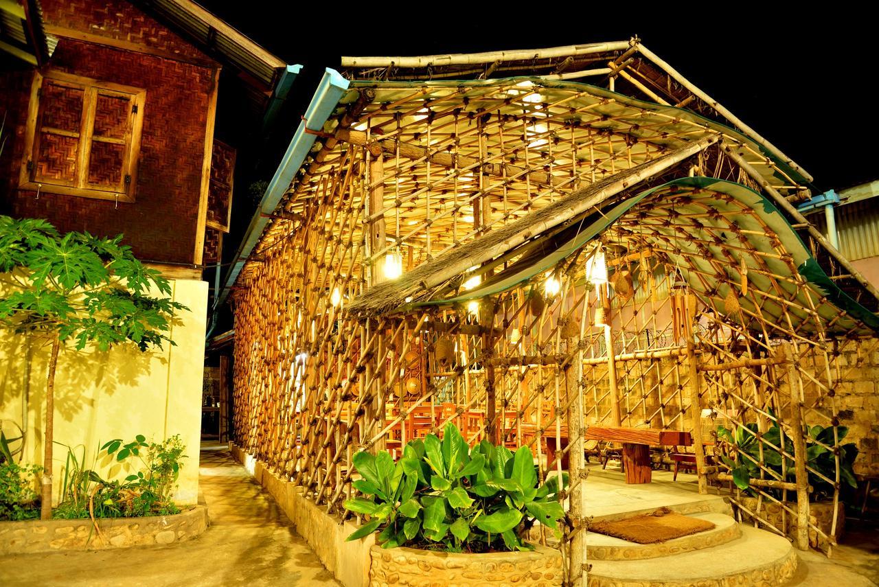 Yee Shin Guest House Hsipaw Exteriör bild