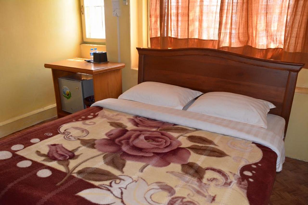 Yee Shin Guest House Hsipaw Exteriör bild